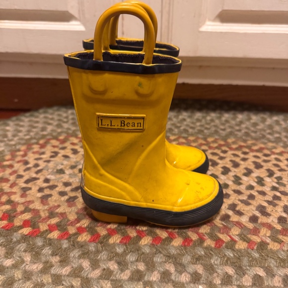 L.L. Bean Bright Yellow infant toddler rain boots size 6   yellow boots with bla - Picture 6 of 7